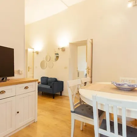 Artists' Attic Apartman *