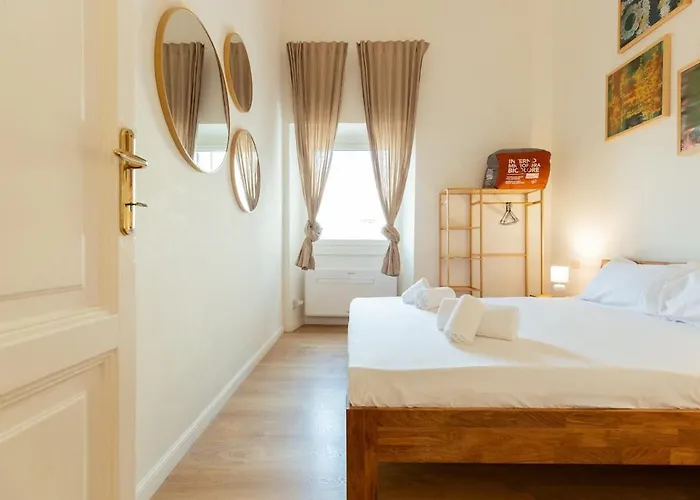 Artists' Attic * Rom